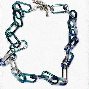 6158gc. Green Plastic Necklace
